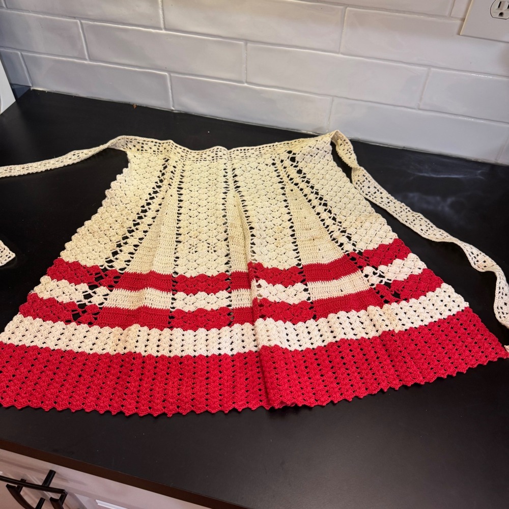 Handmade Crochet Half Apron Womens Medium Cream Red Vintage Lace Cottagecore‎